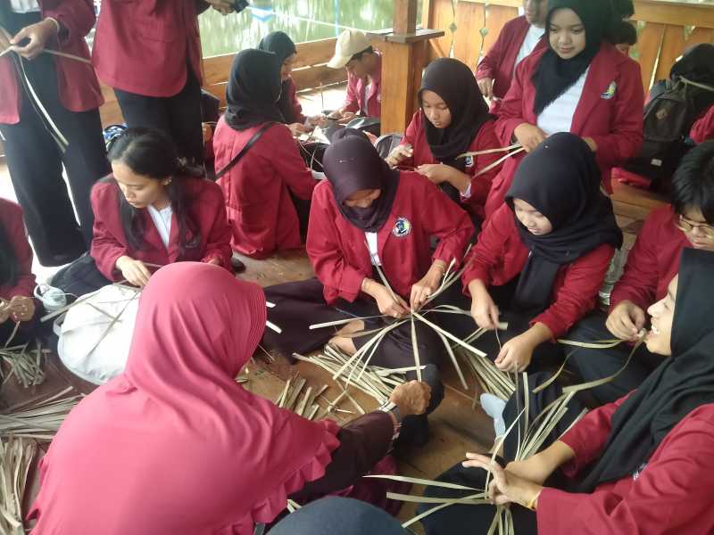 Pariwisata berbasis masyarakat itu membuat yang tidak mungkin menjadi mungkin untuk dijadikan atraksi wisata edukasi