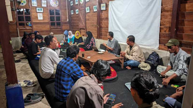 Dan yang paling penting bahwa konsep pariwisata berbasis masyarakat itu selalu mengedepankan asas musyawarah mufakat dalam pengambilan keputusan organisasi.