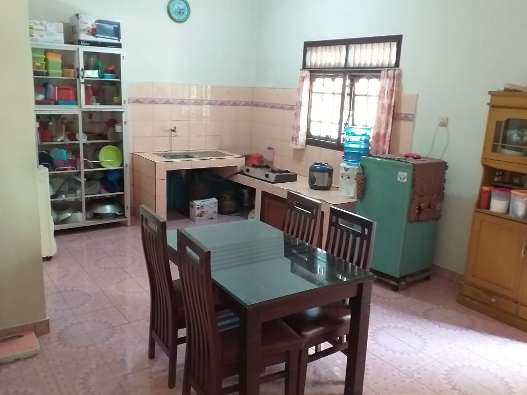 Ruang makan homestay yang dikelola warga