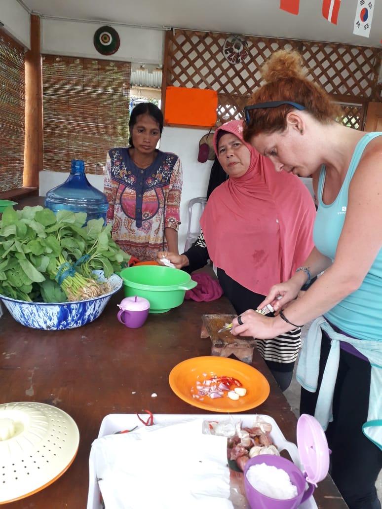 Paket wisata belajar masak kuliner tradisional Belitung wisatawan asal Finlandia