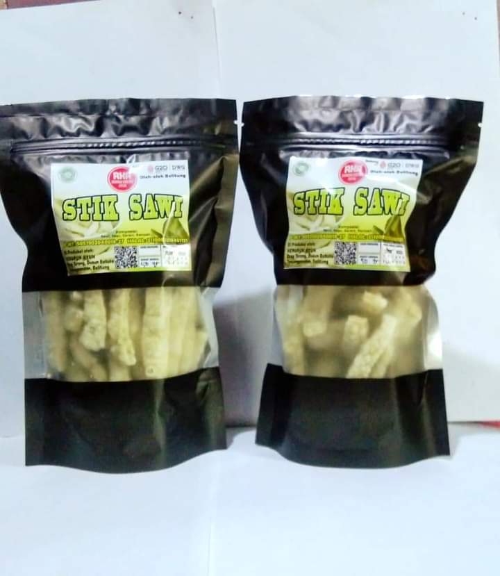 Stick Sawi, yang berbahan dasar sawi berasal dari perkebunan sayur warga Desa Wisata Kreatif Terong.