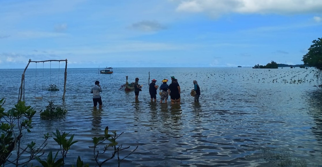 Kebiasaan Mancing Ikan Beluko Ketika Dikaitkan Dengan Budaya Makan Bedulang